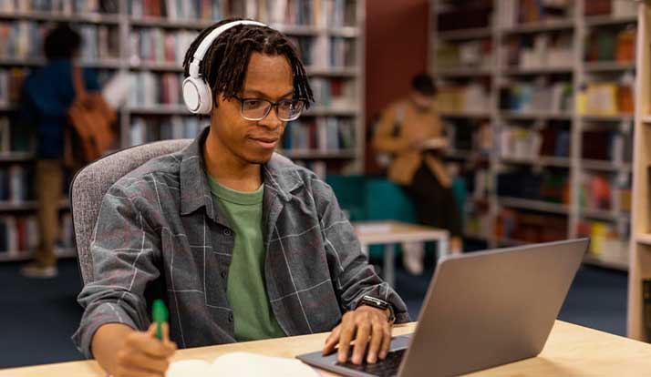 MEC lança plataformas gratuitas para idiomas e leitura digital