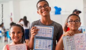 Vacinação nas escolas começa em mais de 100 mil escolas