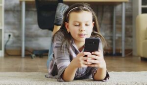 França proíbe redes sociais para jovens