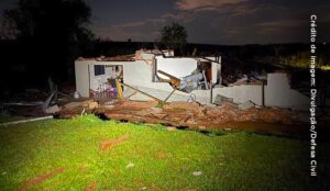 Tornado atinge cidades do Rio Grande do Sul e causa estragos