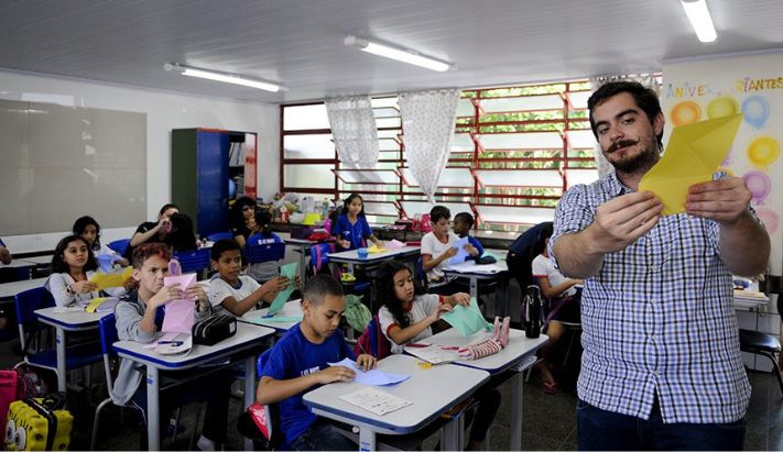 Lei inclui educação política e cidadania no currículo das escolas