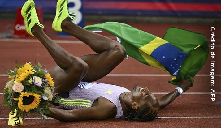 Alison dos Santos quebra recorde mundial nos 400m com barreiras