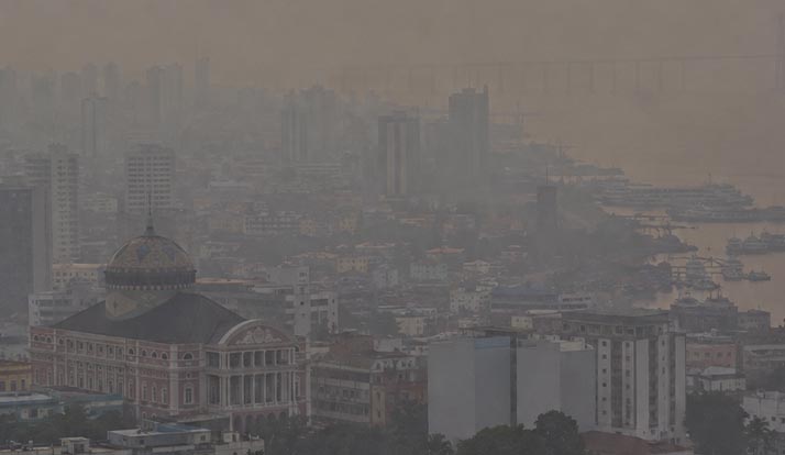 Manaus tem qualidade do ar em nível péssimo após queimadas