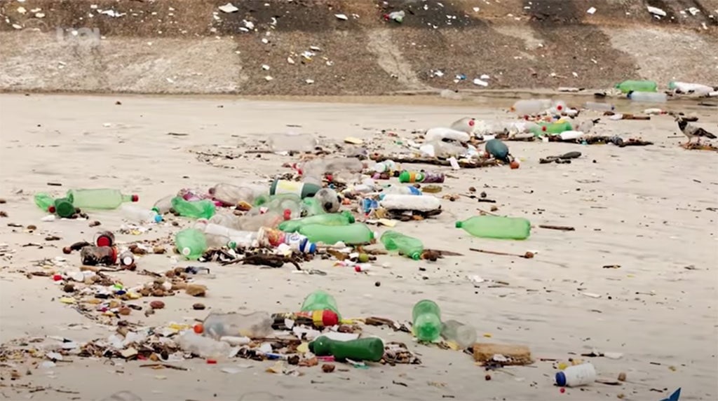 plástico nas praias