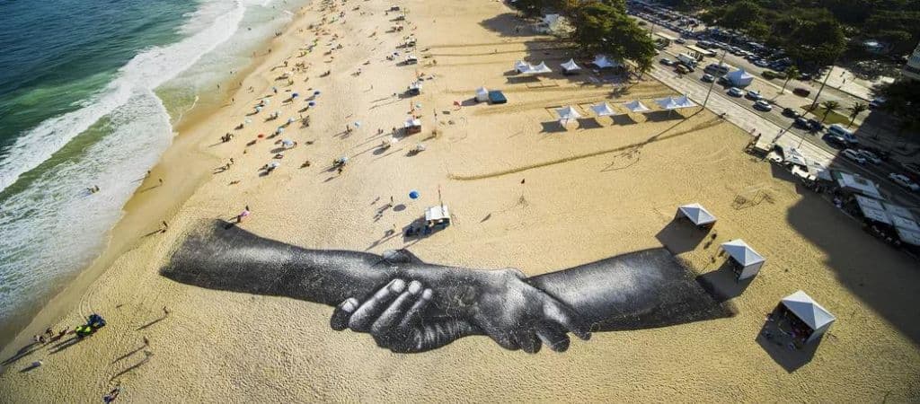 Beyond Walls, pintura gigante em Copacabana