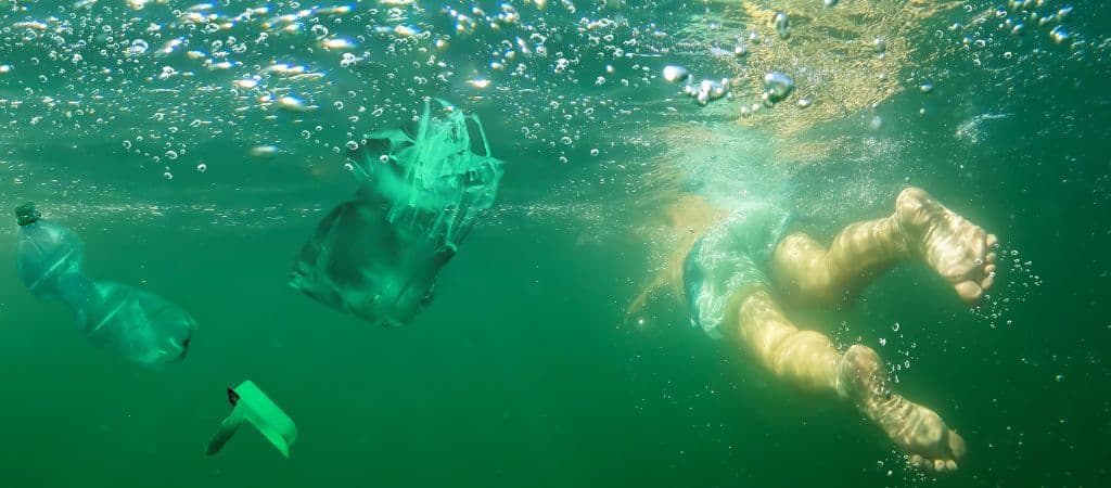 Como evitar o plástico no mar