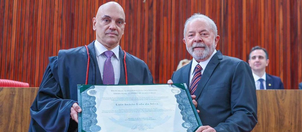 Lula é diplomado pelo TSE