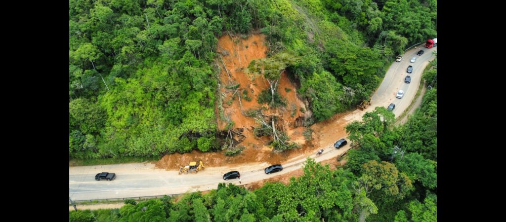 Porque choveu tanto no litoral Norte de SP?