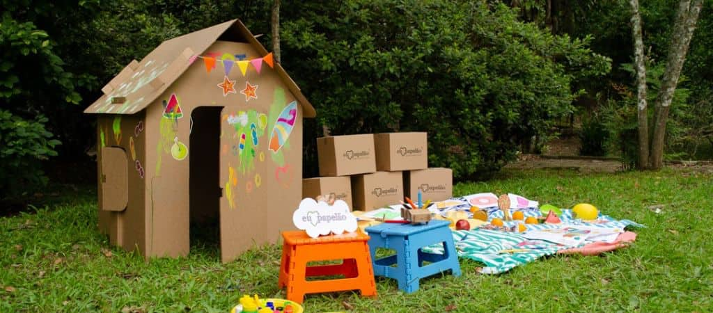 casinha de papelão para crianças ficarem nas férias