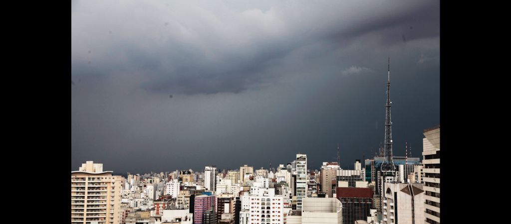 ciclone no Brasil provoca estragos