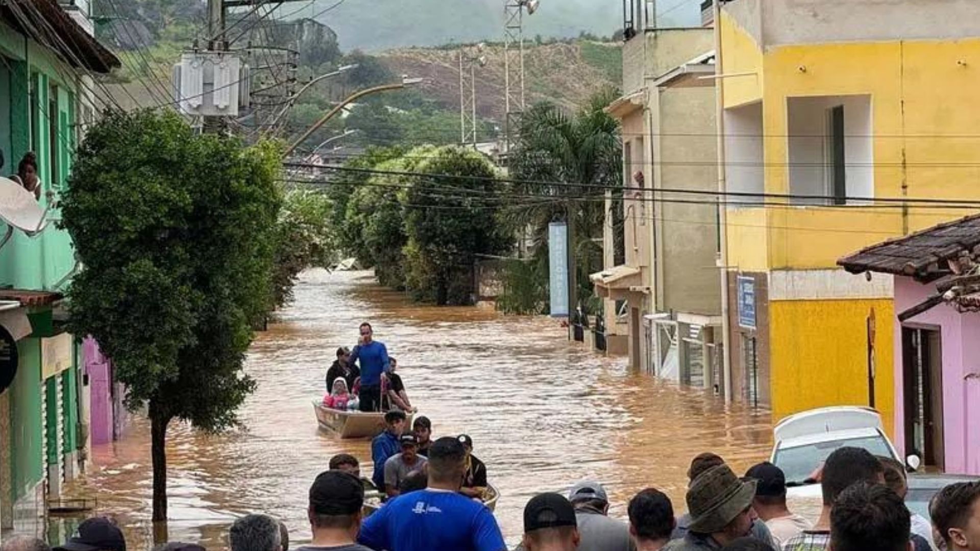 Chuvas fortes causam estragos no sudeste do Brasil
