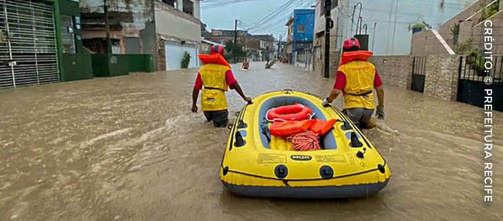 Temporais causam alagamentos em Recife