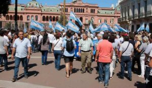 Argentina tem greve geral contra reforma trabalhista