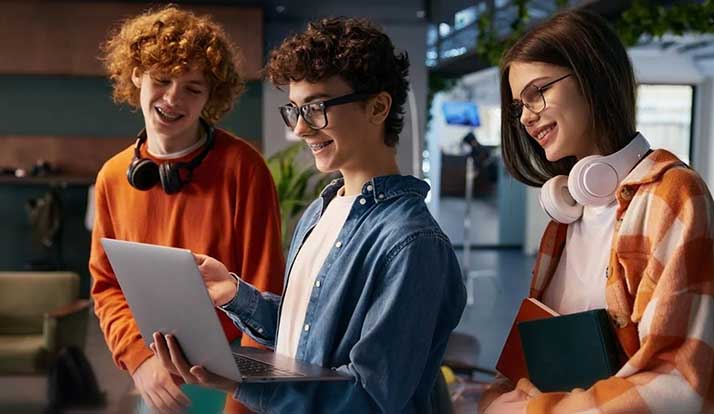 Empresa lança guia de IA para jovens brasileiros